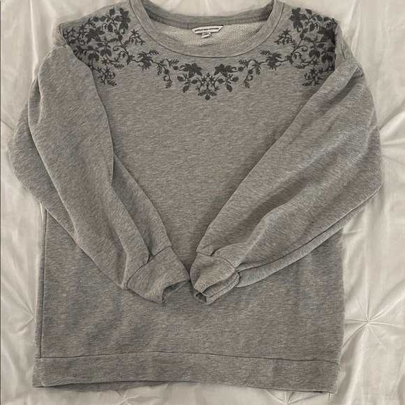 American Eagle Outfitters Gray Floral Crew Neck Sweater - Picture 1 of 4